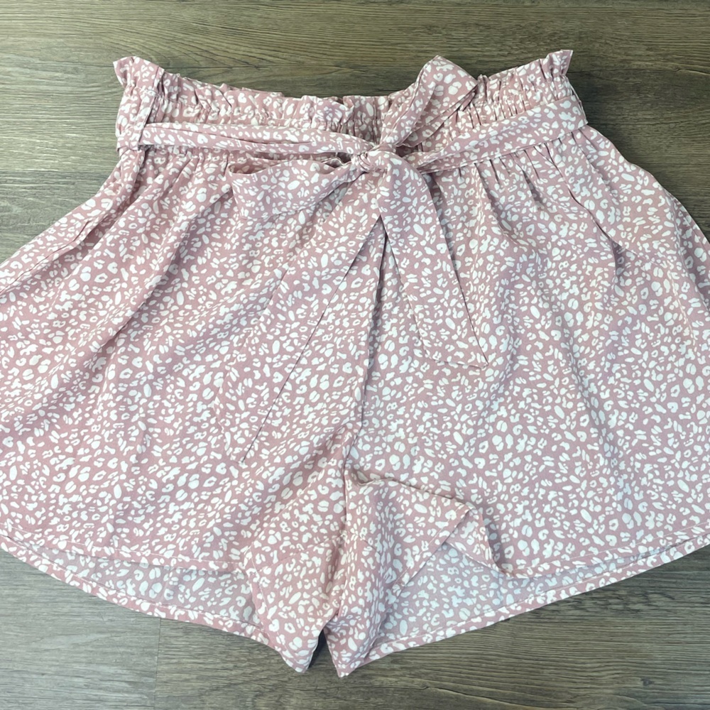 SHEIN Women’s Light Pink And White Leopard Print Paper Bag Shorts, size Large